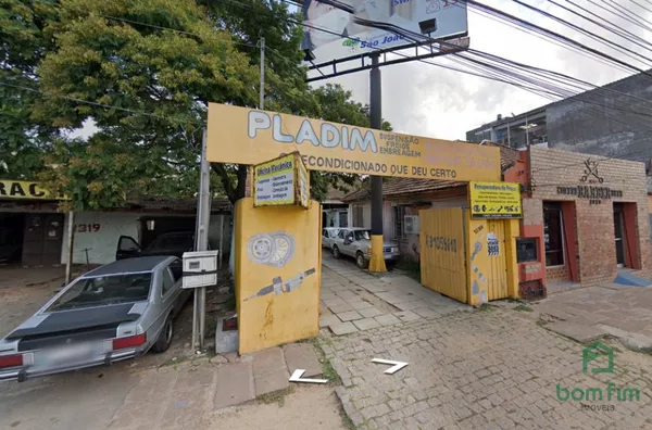 Vende-se terreno c/ benfeitorias