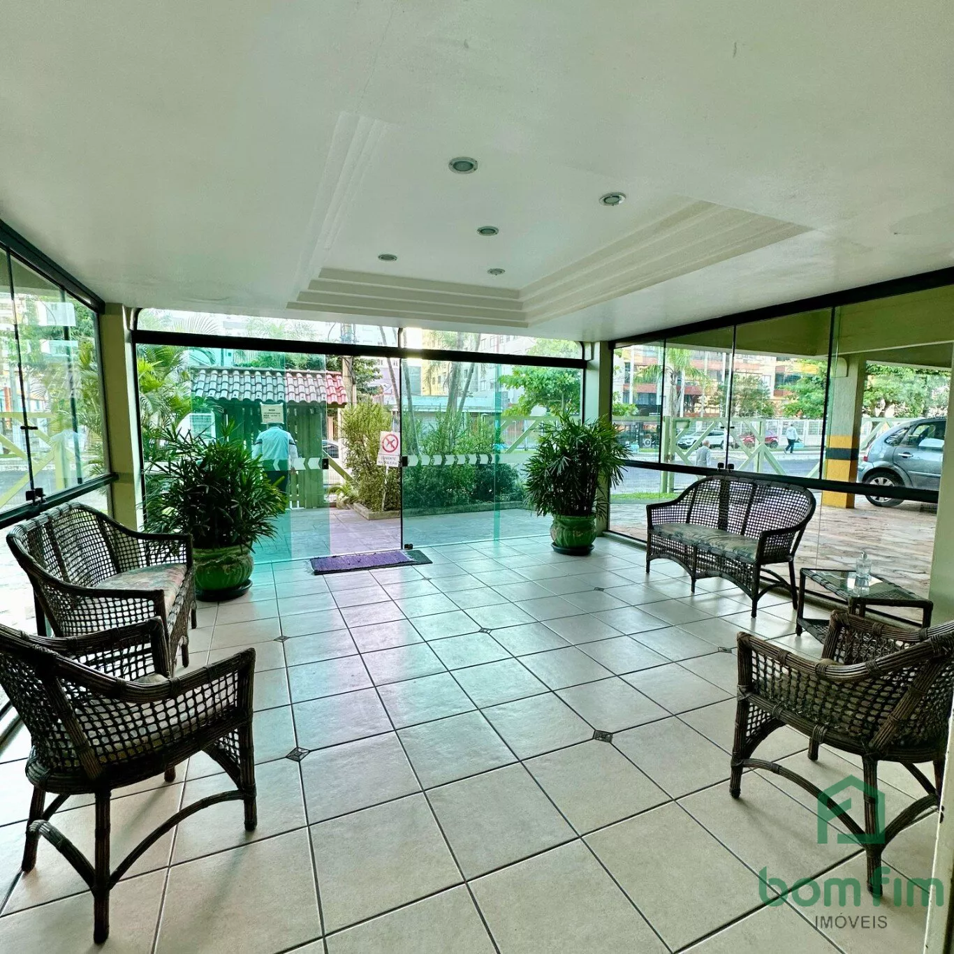 Apartamento à venda com 2 quartos, 56m² - Foto 2
