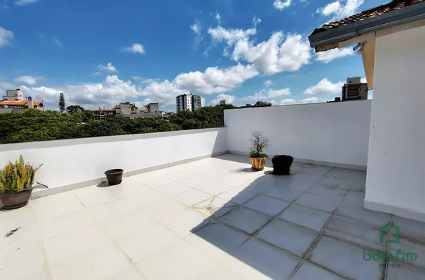 Cobertura de 3 dorm. c/ garagem, no Bairro Vila Ipiranga, Porto Alegre/RS.