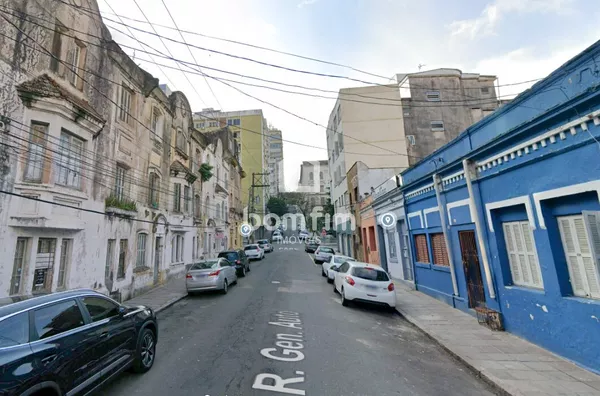 Casa para aluguel, de 4 salas, no Bairro Centro Histórico, Porto Alegre/RS.