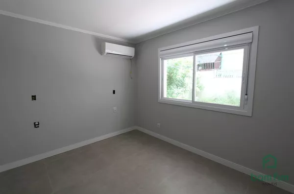 Apto estilo casa de 2 dorm. para venda, no Menino Deus, Porto Alegre/RS.