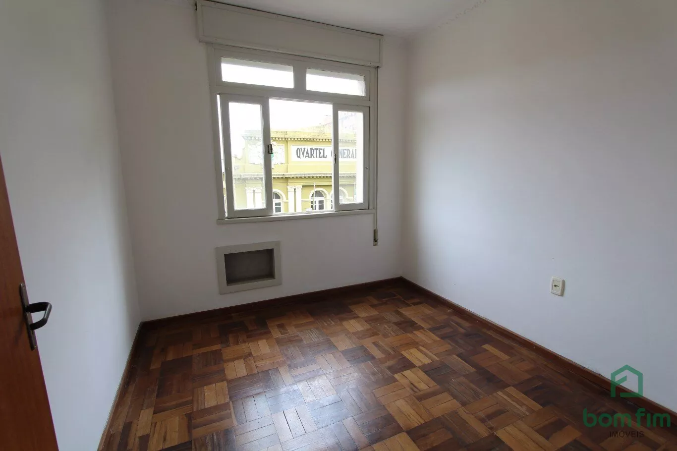 Apartamento à venda com 3 quartos, 90m² - Foto 2