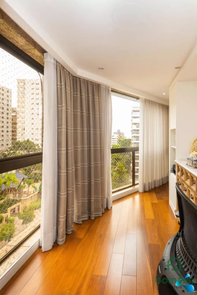 Apartamento à venda com 3 quartos, 241m² - Foto 4