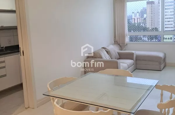 Apartamento 2 dorm. alto padrão semi mobiliado, infra churrasq. 2 vagas, portaria 24h. 