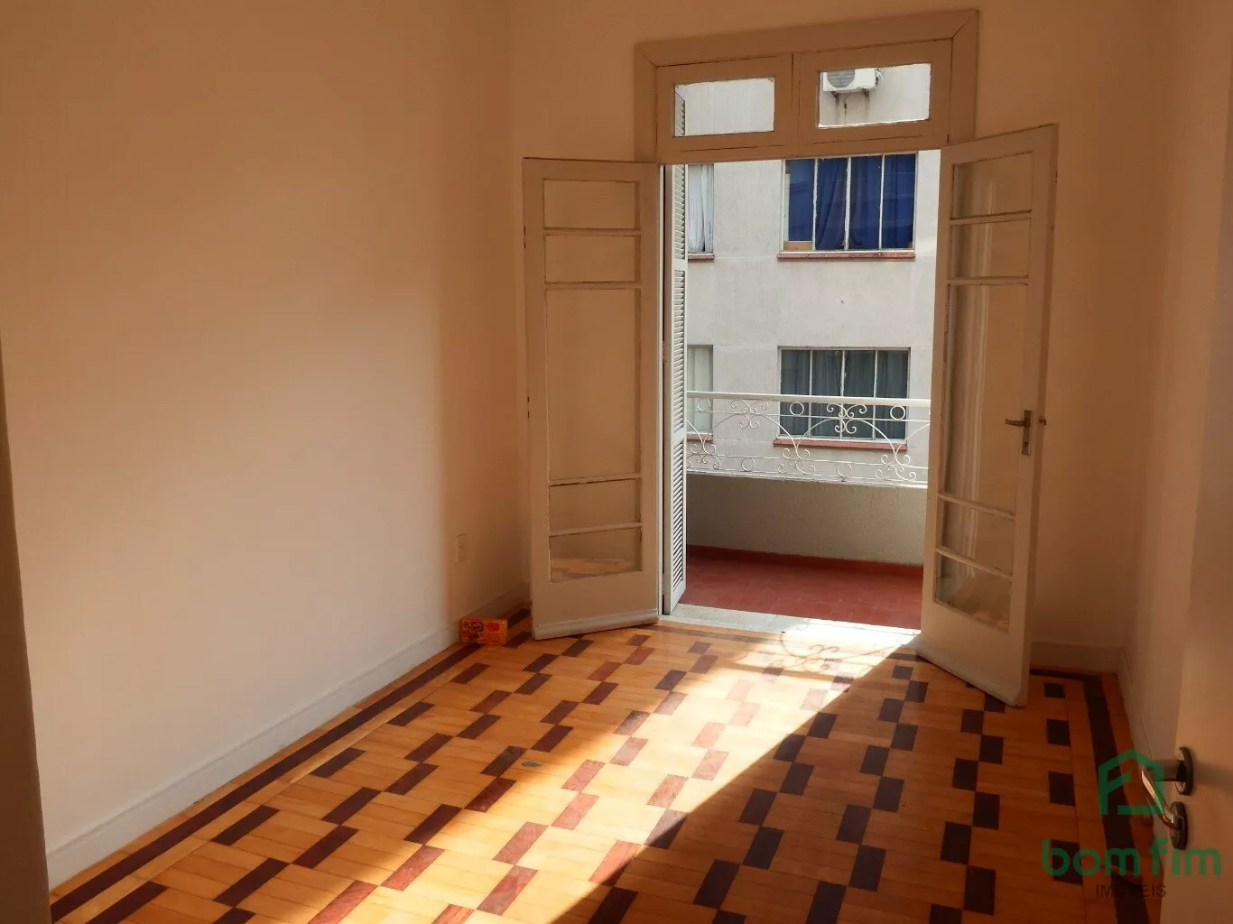 Apartamento à venda com 3 quartos, 101m² - Foto 2