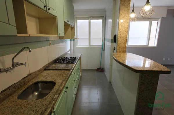 Apto de 2 dorm. semi-mobiliádo, c/garagem no Centro Histórico - Porto Alegre/RS