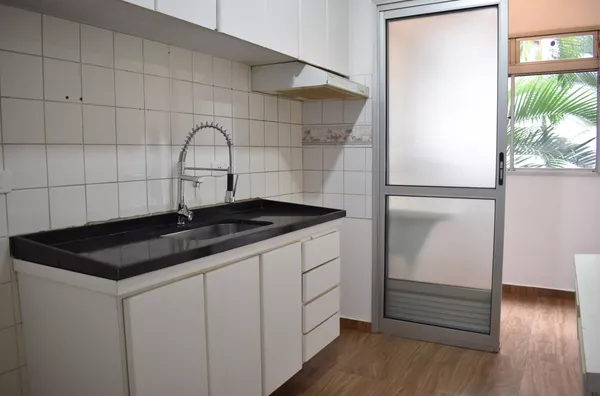 Apartamento com 2 dormitórios e 1 vaga