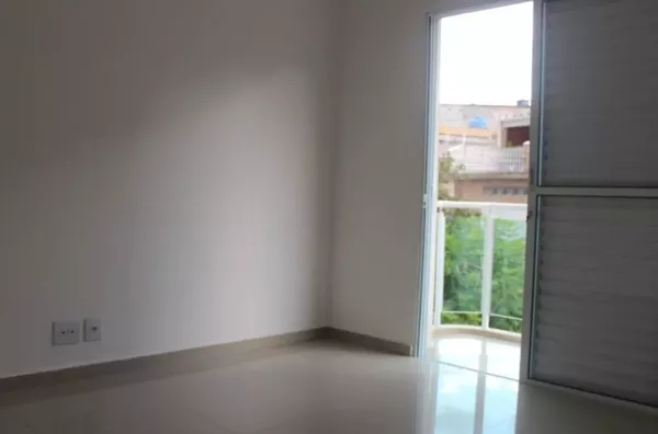 Sobrado com 2 domitório e 2 vagas - Vila Zatt