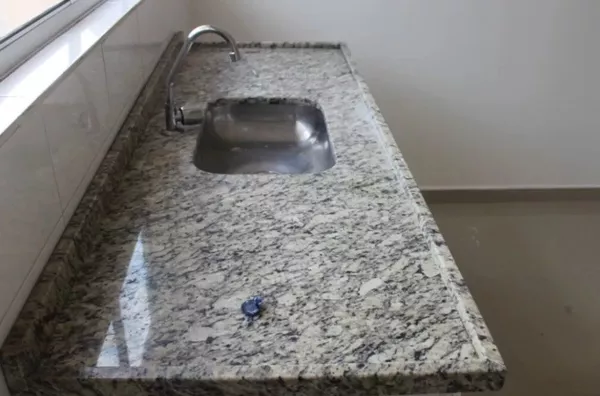 Sobrado com 2 domitório e 2 vagas - Vila Zatt