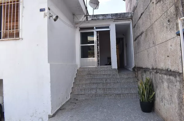 Casa 2 dorm com 1 vaga