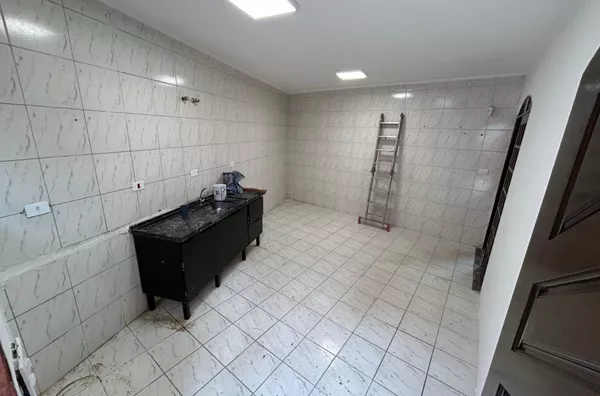 Sobrado 2 dormitórios 1 suíte 3 vagas área de churrasqueira piscina jardim Ipanema