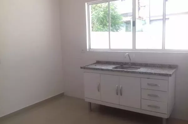 Sobrado com 2 domitório e 2 vagas - Vila Zatt