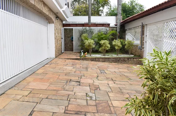 Casa à venda no City América com 400 m², 5 dormitórios, 3 suítes, piscina e 6 vagas
