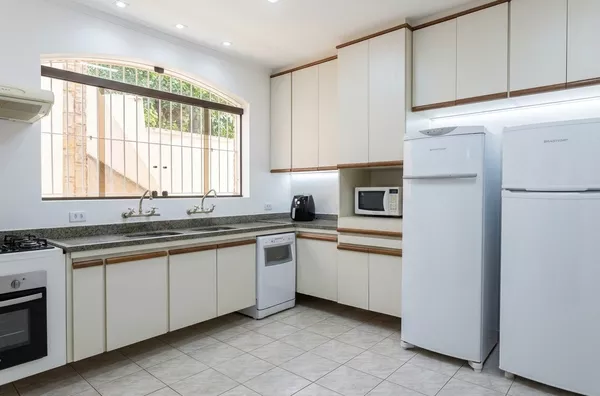 Casa à venda no City América com 400 m², 5 dormitórios, 3 suítes, piscina e 6 vagas