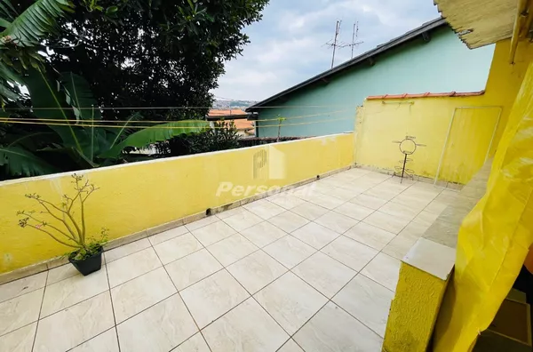 Casa de Esquina com 3 Dormitórios e Quintal Amplo Repleto de Árvores Frutíferas - Foto 4