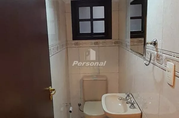 Casa à Venda com 3 Dormitórios, Suíte com Hidromassagem, Churrasqueira e 2 Vagas,  Vila São José, Taubaté SP