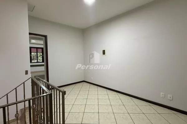 Casa à Venda com 3 Dormitórios, Suíte com Hidromassagem, Churrasqueira e 2 Vagas, Vila São José, Taubaté SP - Foto 8