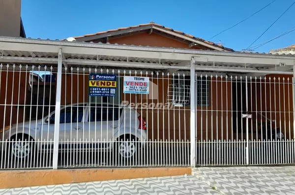 Casa à Venda no Parque Três Marias, Taubaté – 4 Dormitórios, Edícula e 3 Vagas Cobertas