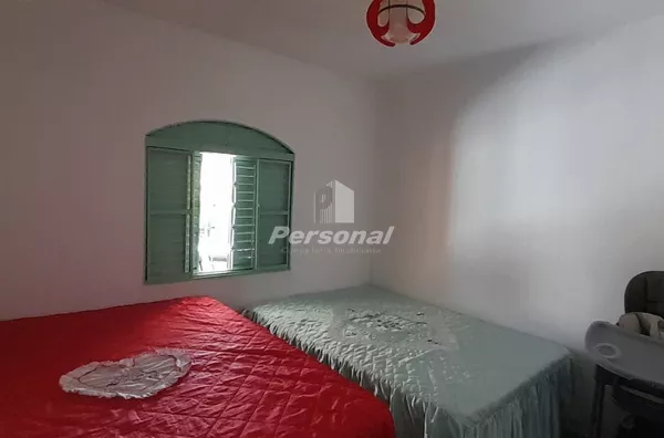 Casa à Venda no Parque Três Marias, Taubaté – 4 Dormitórios, Edícula e 3 Vagas Cobertas