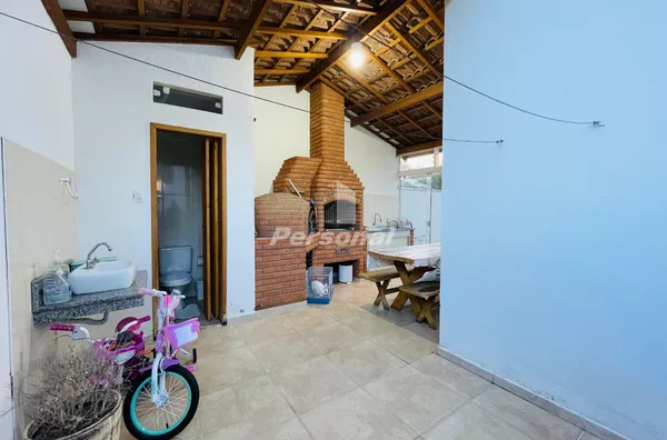 Casa térrea com piscina em Condomínio fechado, em Taubaté