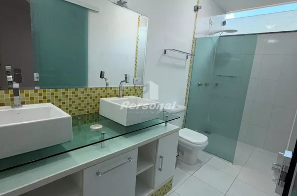 Casa para Venda e Aluguel, com piscina, 4 quartos, Flor do Vale