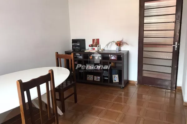 A casa no Conjunto Urupês, localizada atrás do Senai, é uma excelente opção para quem procura um... - Foto 3
