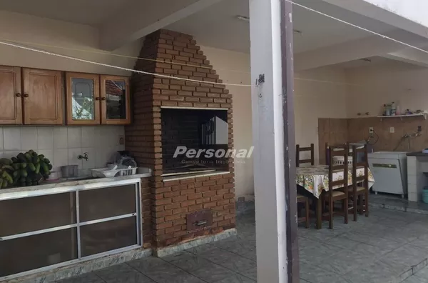 A casa no Conjunto Urupês, localizada atrás do Senai, é uma excelente opção para quem procura um... - Foto 4