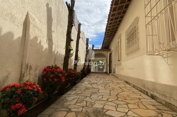 Casa para venda e aluguel, 3 quarto(s),  Centro, Taubaté - Foto 2