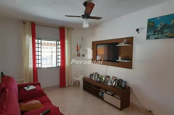 Casa à Venda no Parque Três Marias, Taubaté – 4 Dormitórios, Edícula e 3 Vagas Cobertas