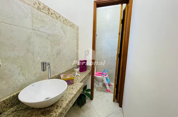 Casa térrea com piscina em Condomínio fechado, em Taubaté