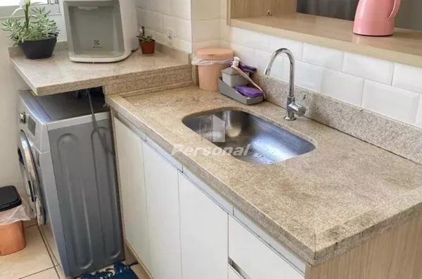 Apartamento de 2 dormitórios no Condomínio Trivellato, Bairro Gurilândia