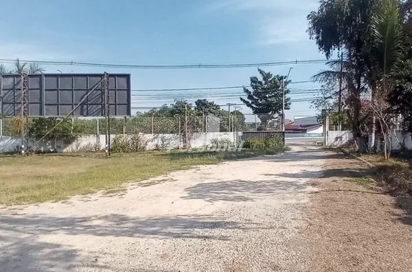 Área para venda e aluguel com igreja e 2 casas com piscina em Tremembé