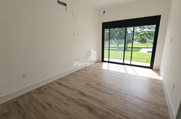 Linda Casa 4 dormitórios sendo 1 suíte, Condomínio São Feliz do Cataguá, Taubaté - Foto 2