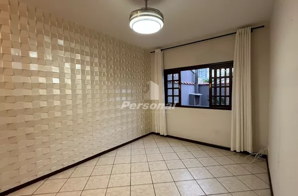 Casa à Venda com 3 Dormitórios, Suíte com Hidromassagem, Churrasqueira e 2 Vagas,  Vila São José, Taubaté SP
