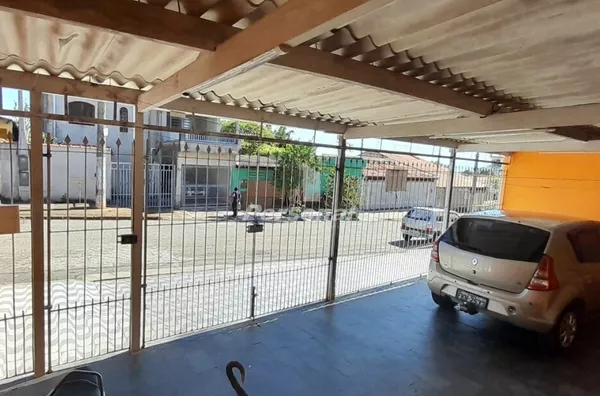Casa à Venda no Parque Três Marias, Taubaté – 4 Dormitórios, Edícula e 3 Vagas Cobertas