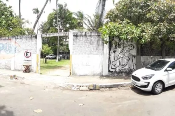 Terreno na beira da praia disponível em Itapuã - Salvador