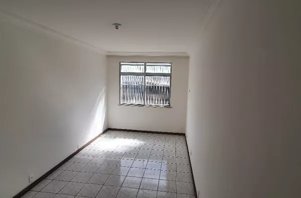 Apartamento 2/4, sendo 01 suíte, em Macaúbas