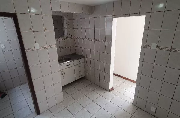 Apartamento 2/4, sendo 01 suíte, em Macaúbas