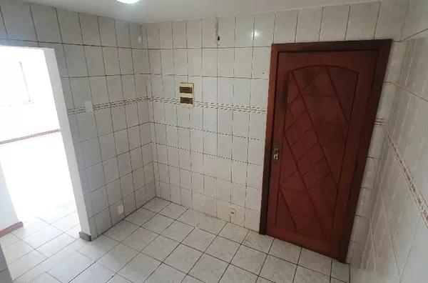Apartamento 2/4, sendo 01 suíte, em Macaúbas