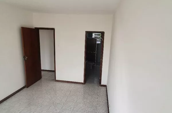 Apartamento 2/4, sendo 01 suíte, em Macaúbas