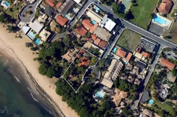 Terreno na beira da praia disponível em Itapuã - Salvador