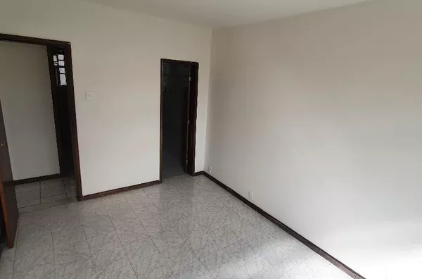Apartamento 2/4, sendo 01 suíte, em Macaúbas