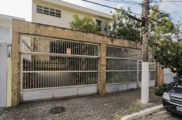 Sobrado 4Dorm. Piscina - Bosque da Saúde