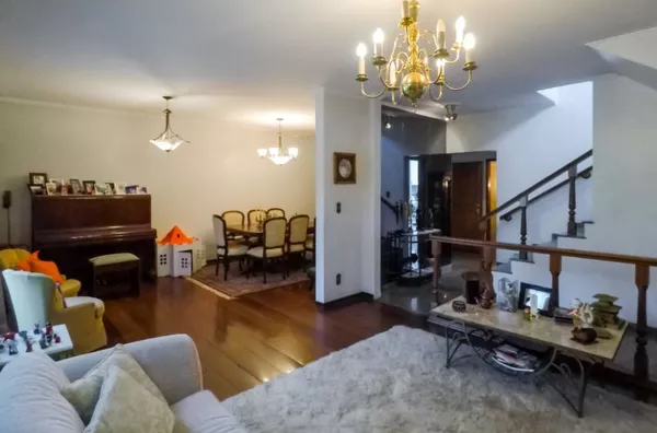 Sobrado 4Dorm. Piscina - Bosque da Saúde