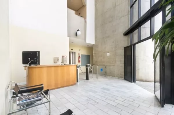 Sala comercial próxima do metrô