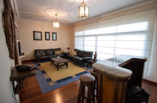 Casa 4dorm + Edícula 2dorm - Bosque da Saúde