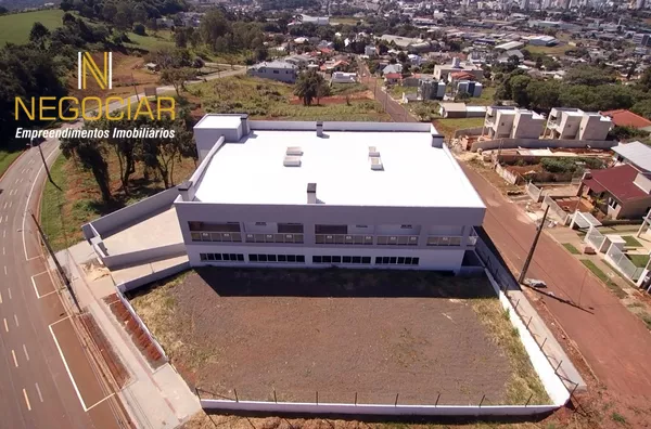 Barracão para venda com 5 apartamentos e sala comercial