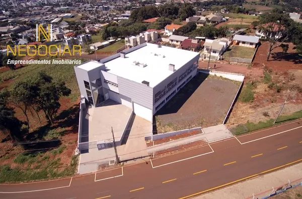 Barracão para venda com 5 apartamentos e sala comercial