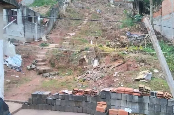 TE2348 - Terreno de 225m² para venda por R$150.000 - Jardim Guanhembu/SP