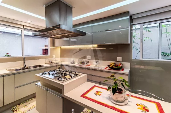 SO2578 - Sobrado em condomínio de 300m² para venda por R$2.500.000 - Cidade Dutra/SP